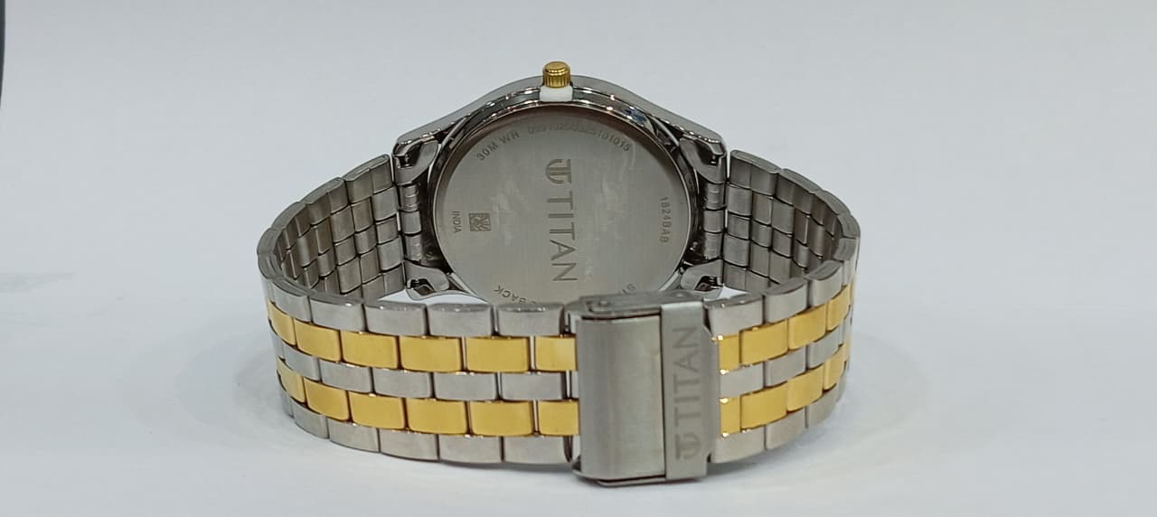 Titan Karishma Black Dial Dual Color Stainless Steel Strap Analog Watch For Men  1824BM04