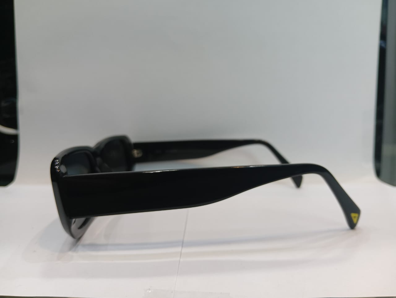 Black Rectangle Unisex Sunglasses P478GY1PV
