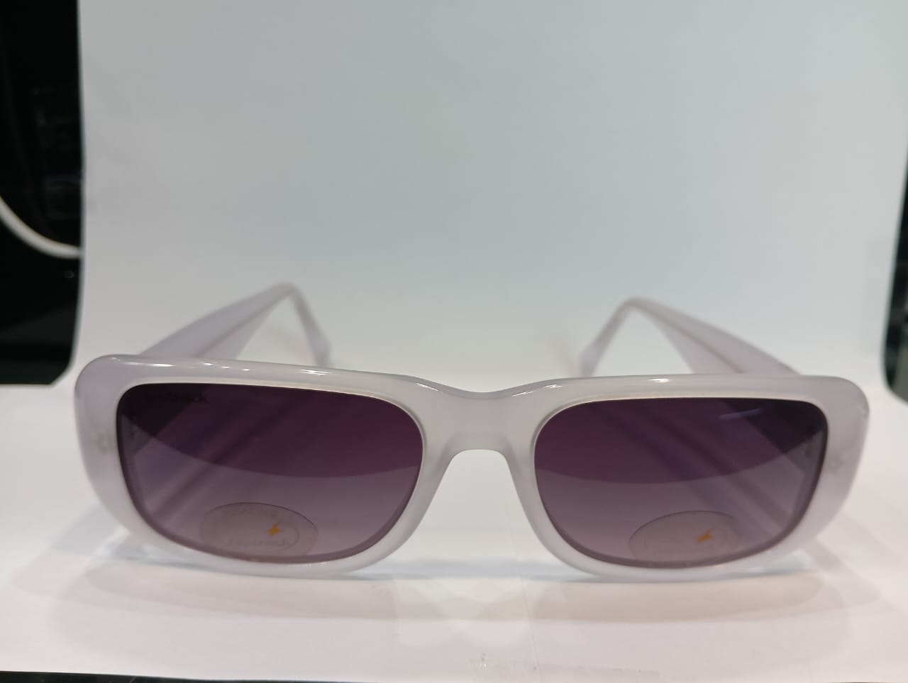 White Rectangle Unisex Sunglasses P478GY3PV