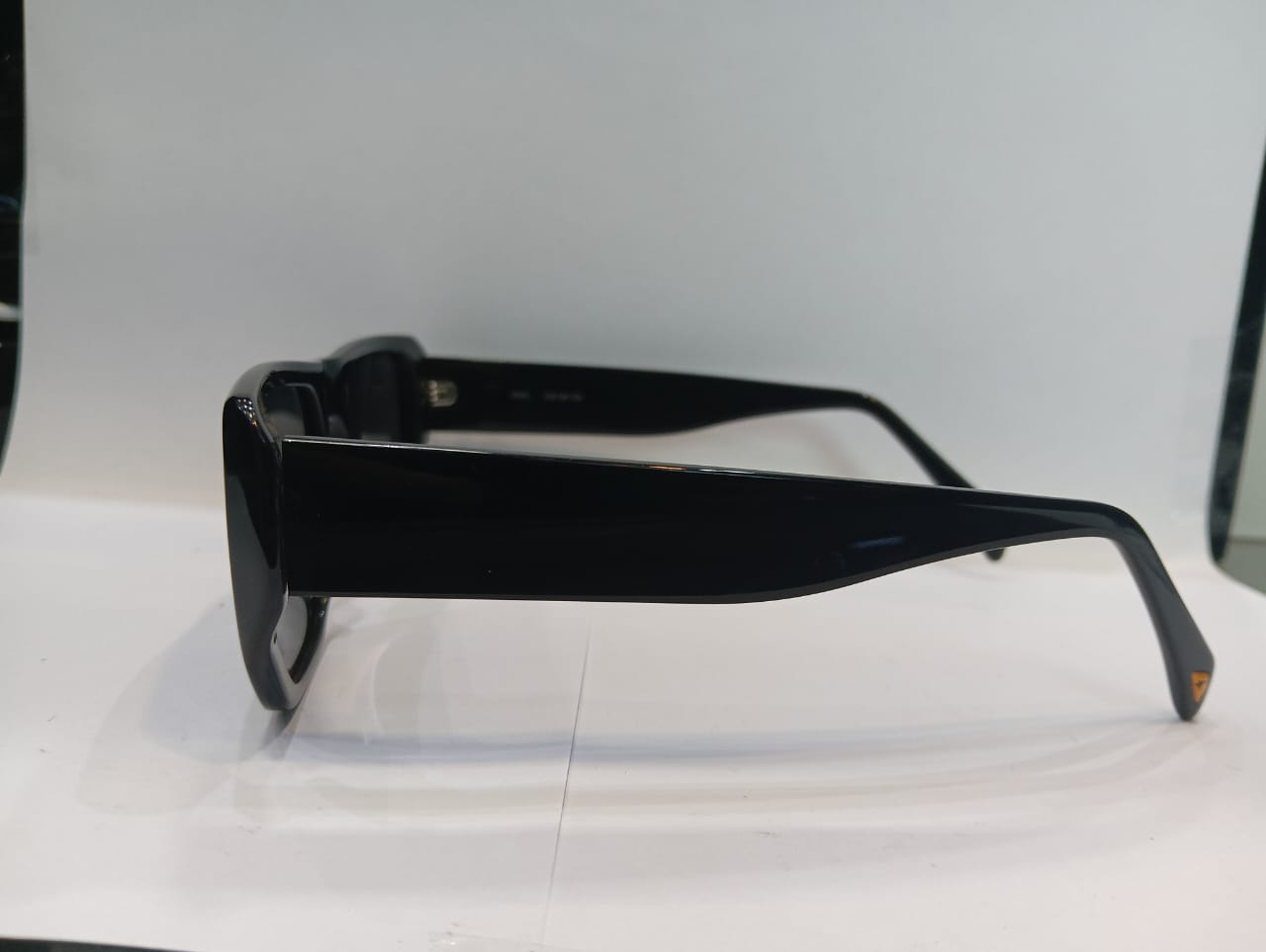 Black Geometry Unisex Sunglasses P479GY1PV