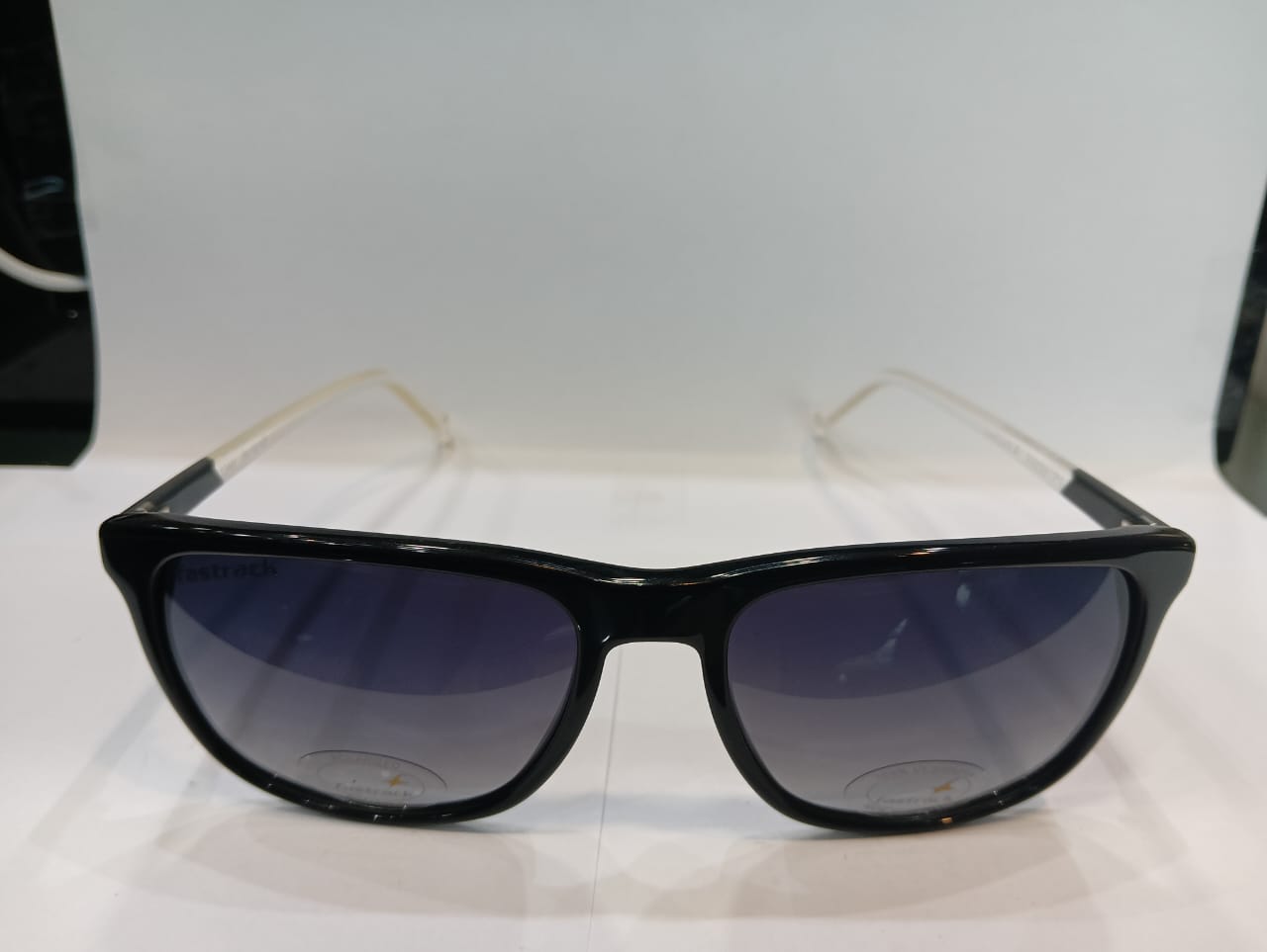 Black Wayfarer Men Sunglasses P485BK1PV