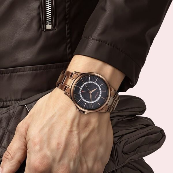 Titan Karishma Quartz Analog with Date Black Dial Stainless Steel Strap Watch For Men  10038QM01